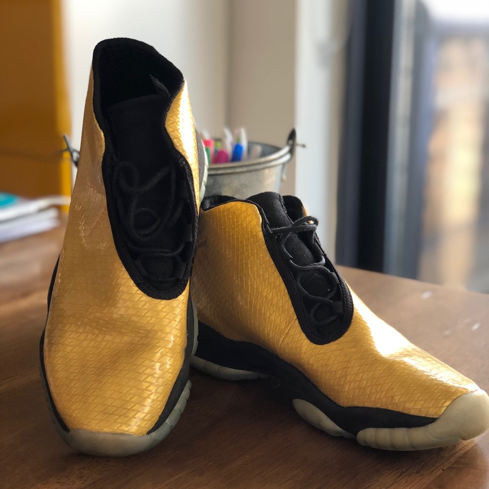 jordan futures gold